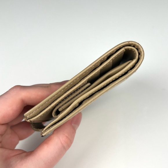 Gucci GG Canvas Beige Bi fold Wallet - Picture 3 of 9